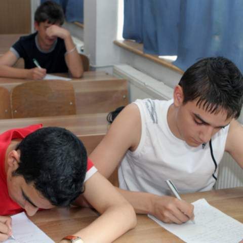 Peste 99% dintre elevii care s-au înscris la admiterea în licee au fost admişi. Vezi AICI la ce liceu ai intrat!