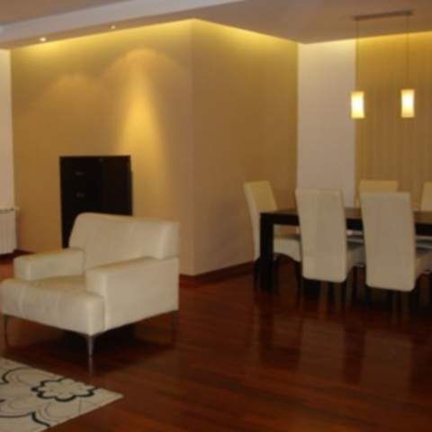 Aproape 250 de poliţişti detaşaţi pe litoral sunt cazaţi în apartamente de lux