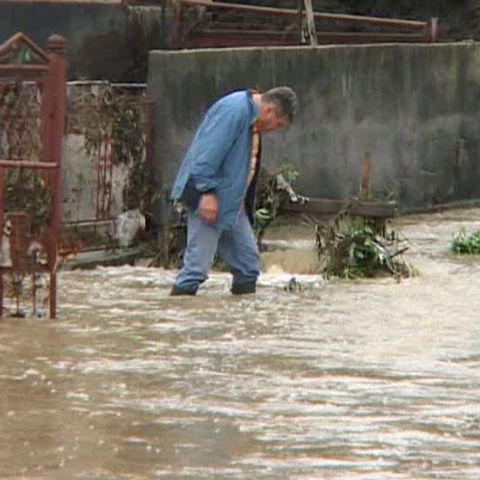 80 de case şi peste 200 de anexe gospodăreşti au fost afectate de inundaţii în Maramureş