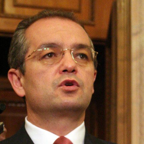 Guvernul vrea să ia înapoi de la judeţe banii cheltuiţi ineficient, potrivit lui Emil Boc