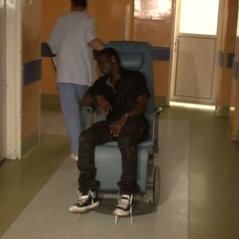 Doi studenţi din Coasta de Fildeş au ajuns la spital după ce au fost bătuţi de cinci bărbaţi