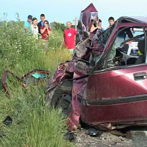 Şase oameni au murit şi alţi doi au fost răniţi într-un accident rutier petrecut în judeţul Timiş