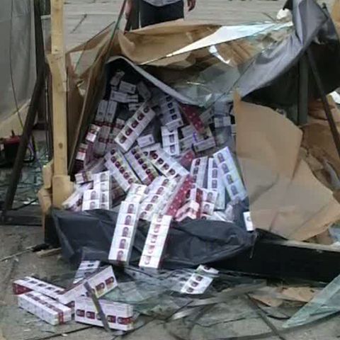 200.000 de pachete de ţigări au fost găsite într-un tir în Vama Albiţa 