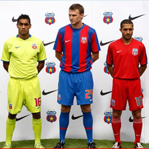 Steaua şi-a prezentat noile echipamente de joc pentru sezonul 2009-2010