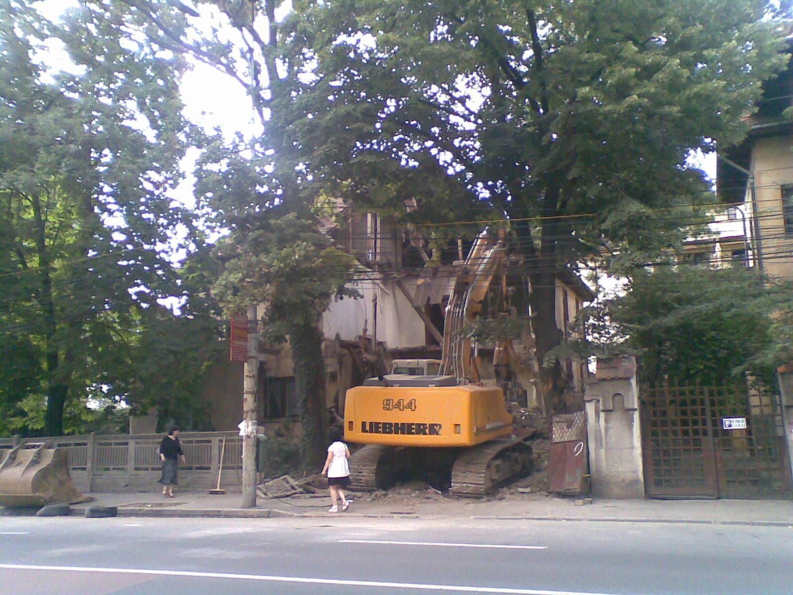 Demolarea unei case din Capitală 