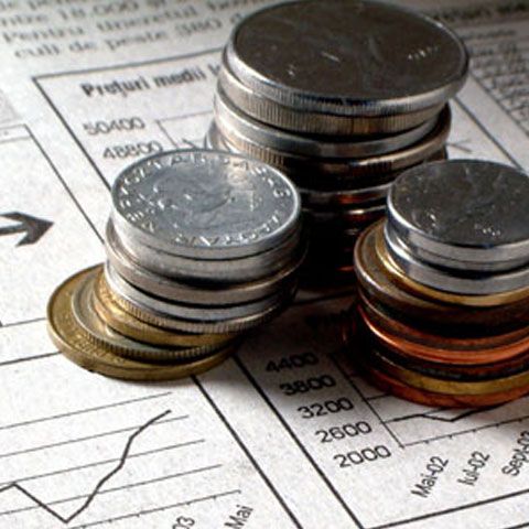 INS: Se ieftinesc alimentele, dar cresc preţurile la mărfuri nealimentare şi servicii