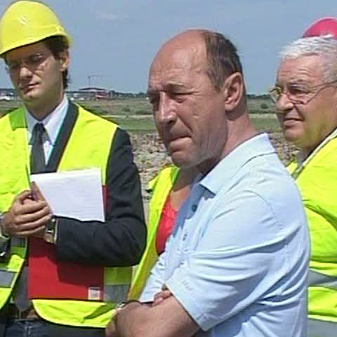 Traian Băsescu a inspectat şantierele viitoarei autostrăzi spre munte 