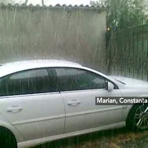 O ploaie puternică a lovit vineri dimineaţă oraşul Constanţa