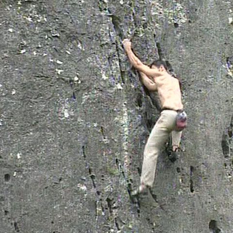 Turiştii care merg în Neamţ pot practica "free climbing" pe pereţii de stâncă