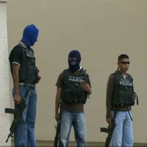 Jurnalişti din Venezuela au fost ameninţaţi cu arma şi expulzaţi din Honduras