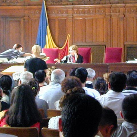  Judecătorii din Ploieşti au întrerupt din nou lucrul luni