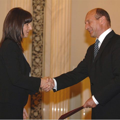 Noul ministru al Tineretului şi Sportului visa să-i croiască haine lui Băsescu