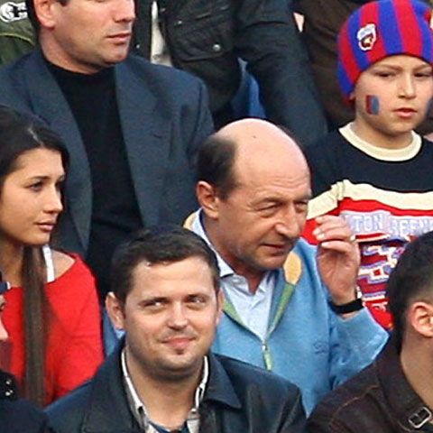 Băsescu susţine că nu mai merge pe stadioane la meciurile de fotbal din cauza huliganismului