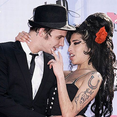 Amy Winehouse a divorţat, după o căsnicie de doi ani