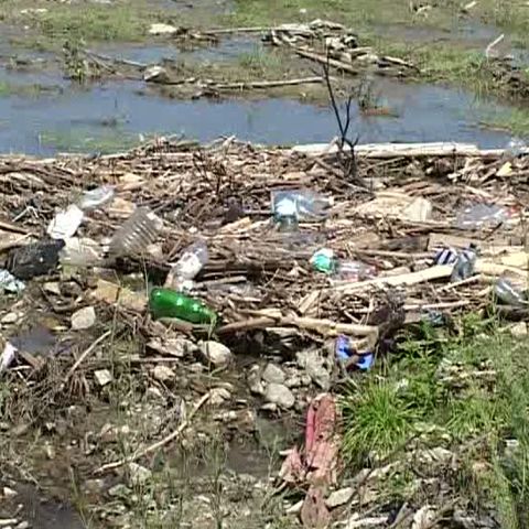 Săptămânal, primăria din Voroneţ strânge 3 - 4 tone de deşeuri 