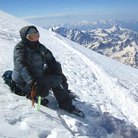 Crina Coco Popescu a cucerit cel mai înalt vârf al Europei, Elbrus, 5.642 m. VEZI GALERIE FOTO