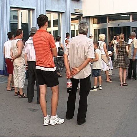 160 de români au fost abandonaţi pe aeroportul din Rimini - numai 10 au reuşit să se întoarcă în ţară 