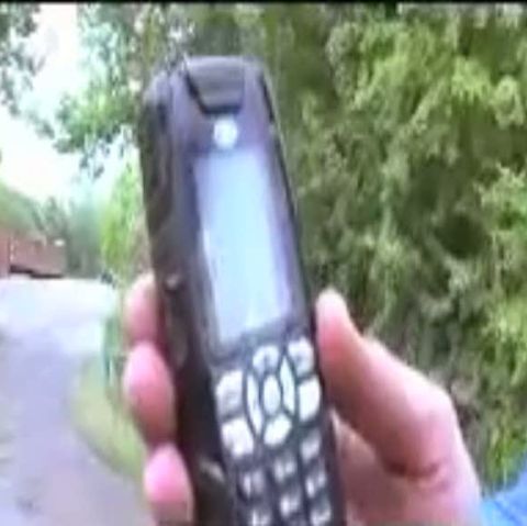Specialiştii britanici au realizat un telefon mobil indestructibil - VEZI VIDEO