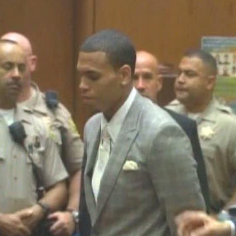 Chris Brown şi-a cerut scuze public pentru că a bătut-o pe Rihanna