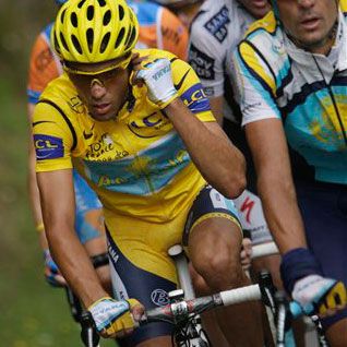 Contador l-a mai bătut o dată pe Armstrong