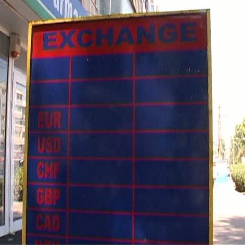 Un tânăr a fost înşelat cu 600 de euro la schimbul valutar