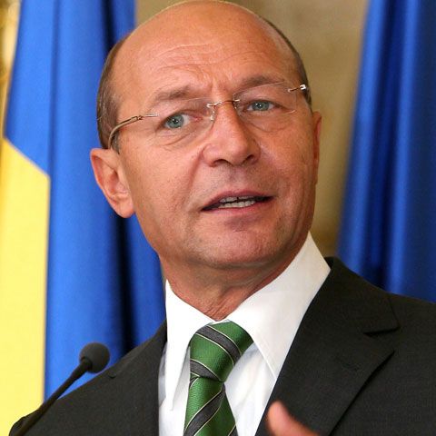 Băsescu rămâne preferatul românilor pentru funcţia de preşedinte, cu 35% din voturi, potrivit unui sondaj CSOP