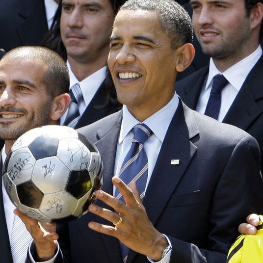 Obama a făcut jonglerii cu mingea pentru a susţine candidatura SUA la organizarea CM 2018 VEZI GALERIE FOTO