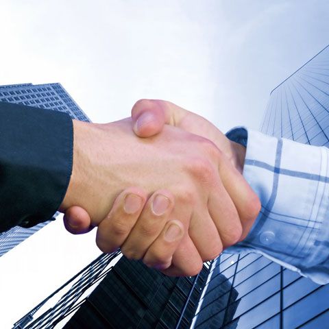 Managerii sunt de părere că economia României va continua să scadă