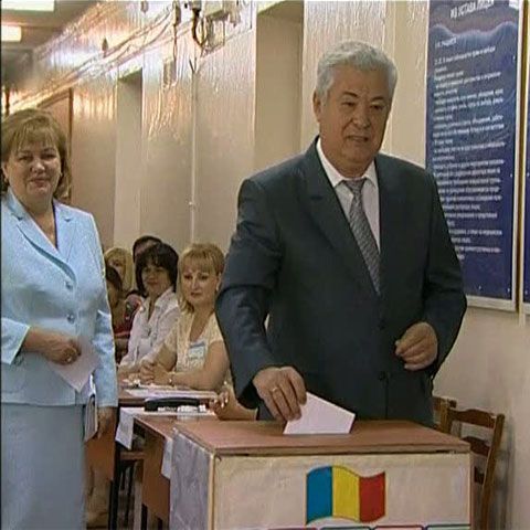 Voronin mulţumeşte Rusiei pentru susţinerea de după alegerile din aprilie