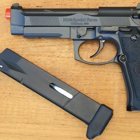 Un membru al Partidului Comunist din Republica Moldova a deschis focul asupra unui membru al opoziţiei 