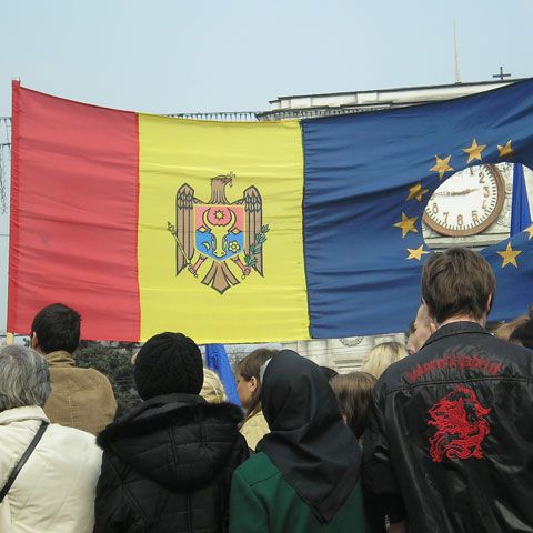 Primele rezultate oficiale creditau comuniştii cu peste 58% din voturi