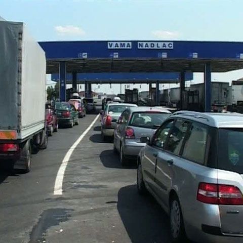 110.000 de români au trecut graniţa pe la frontiera de vest a ţării, în ultima lună