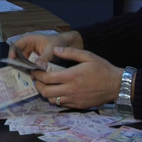 Un inspector de la Protecţia Consumatorilor Constanţa a fost prins în flagrant în timp ce lua mită