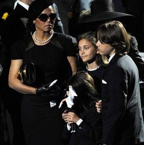 Copiii lui Michael Jackson nu au voie să acceseze internetul