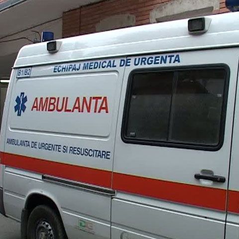 Un bărbat cu o infecţie gravă la plămâni a fost plimbat ore în şir prin spitale, înainte de a fi internat