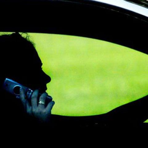 Folosirea mobilului la volan a atras peste 16.000 de amenzi în 2008