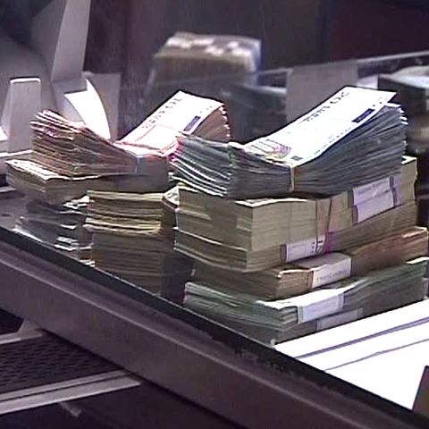 Guvernul Boc pregăteşte o nouă rectificare bugetară. Află de unde ia statul bani şi unde se duc