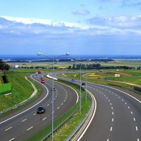 Traficul Autostrada A1 Bucureşti-Piteşti a fost îngreunat din cauza unui incendiu de vegetaţie
