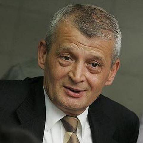 Oprescu vrea 20 de ceasuri suflate în aur de 24 carate, în valoare circa 710.000 de euro, în parcurile din Capitală