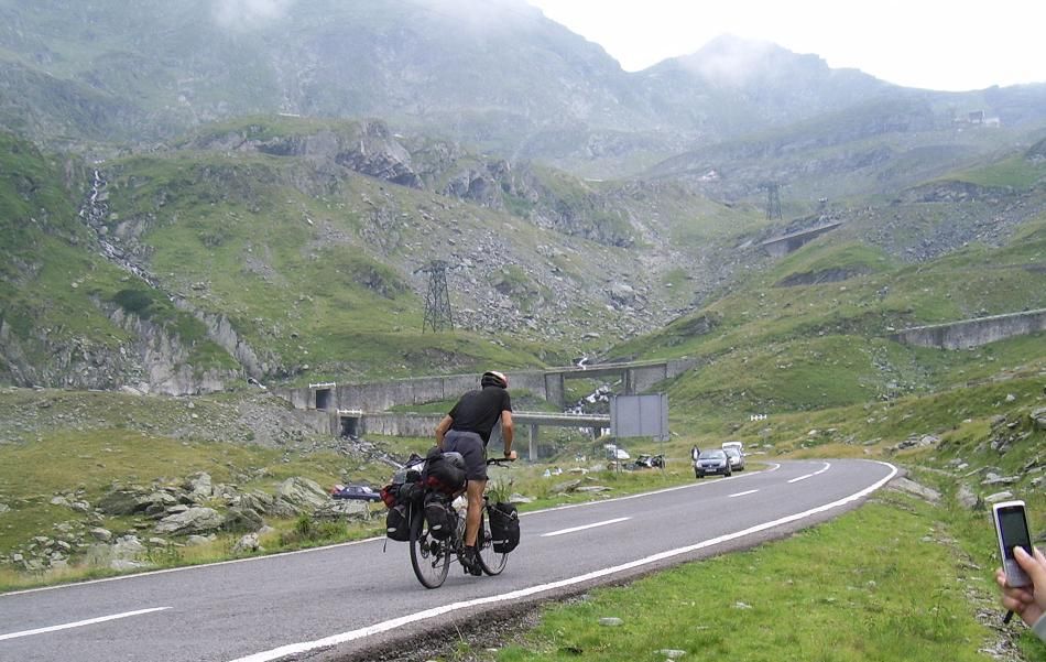 Pe Trasfăgărăşan cu bicicleta