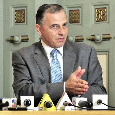 Geoană: Băsescu nu are viziune pentru România, are soluţii doar pentru sine şi pentru camarila sa