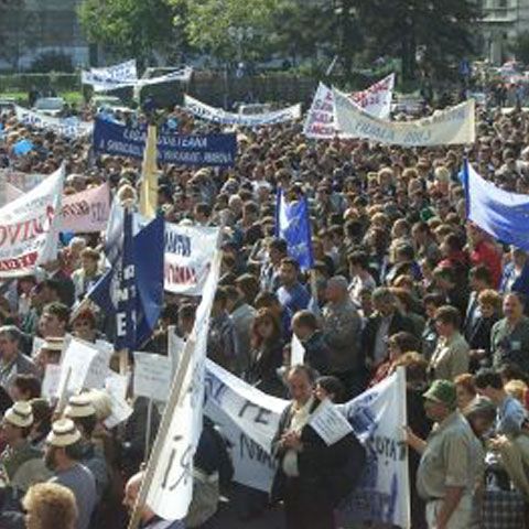 Vor fi acţiuni de protest în următoarea perioadă, ameninţă sindicatele din învăţământ
