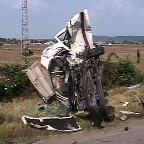 Accident soldat cu trei morţi pe DN1, vineri dimineaţă