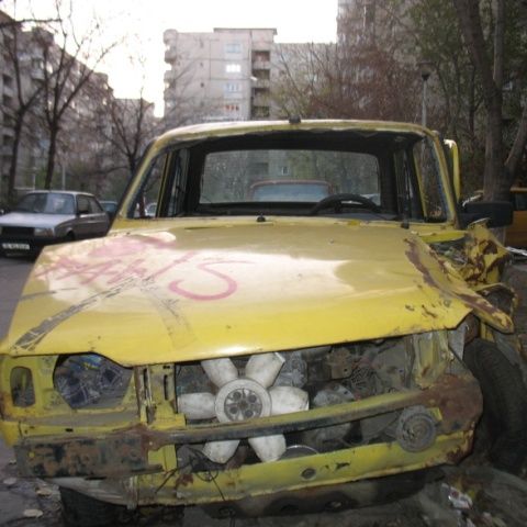 CAMPANIE REALITATEA.NET: Eliberează parcările ţării. Trimite fotografii cu maşinile scoase din uz care îţi ocupă locul de parcare, iar noi sesizăm autorităţile!