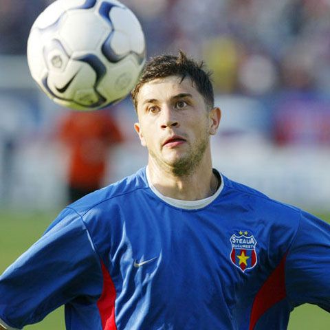Fotbalistul Claudiu Răducanu a fost audiat la Craiova după ce a condus având permisul anulat