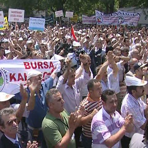 Interzicerea fumatului provoacă proteste în Turcia