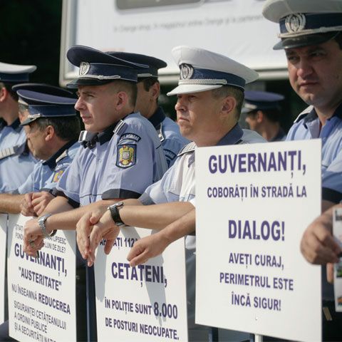 Băsescu i-a invitat la Cotroceni pe reprezentanţii poliţiştilor care au protestat în faţa Guvernului. Vezi Video