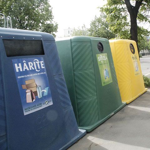 Campania prin care românii sunt încurajaţi să colecteze selectiv deşeurile este susţinută şi de VIP-uri
