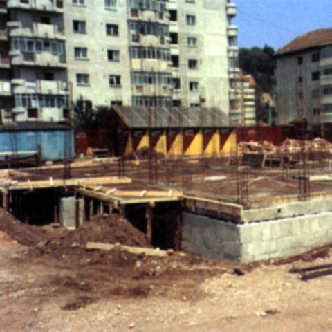 Un muncitor a murit după ce a căzut de pe schela unei clădiri în construcţie