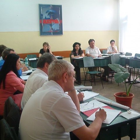Noua grilă scade salariile din învăţământul preuniversitar cu până la 12%, susţin sindicaliştii